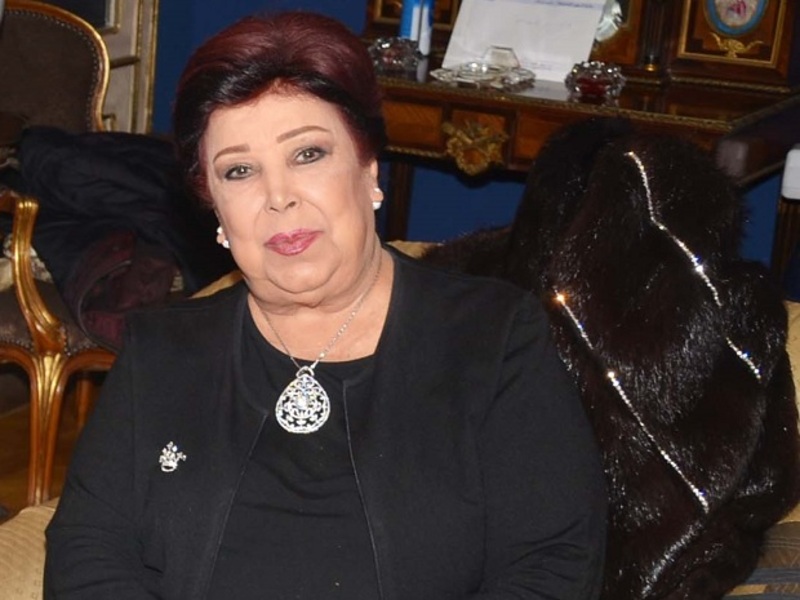 صور ظهور نادر للفنانة رجاء الجداوي مع ابنتها الوحيدة المحجبة، هل تشبهها؟